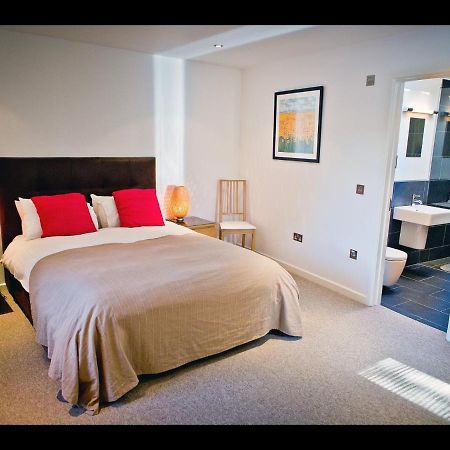Отель The Cedars Bathford Экстерьер фото