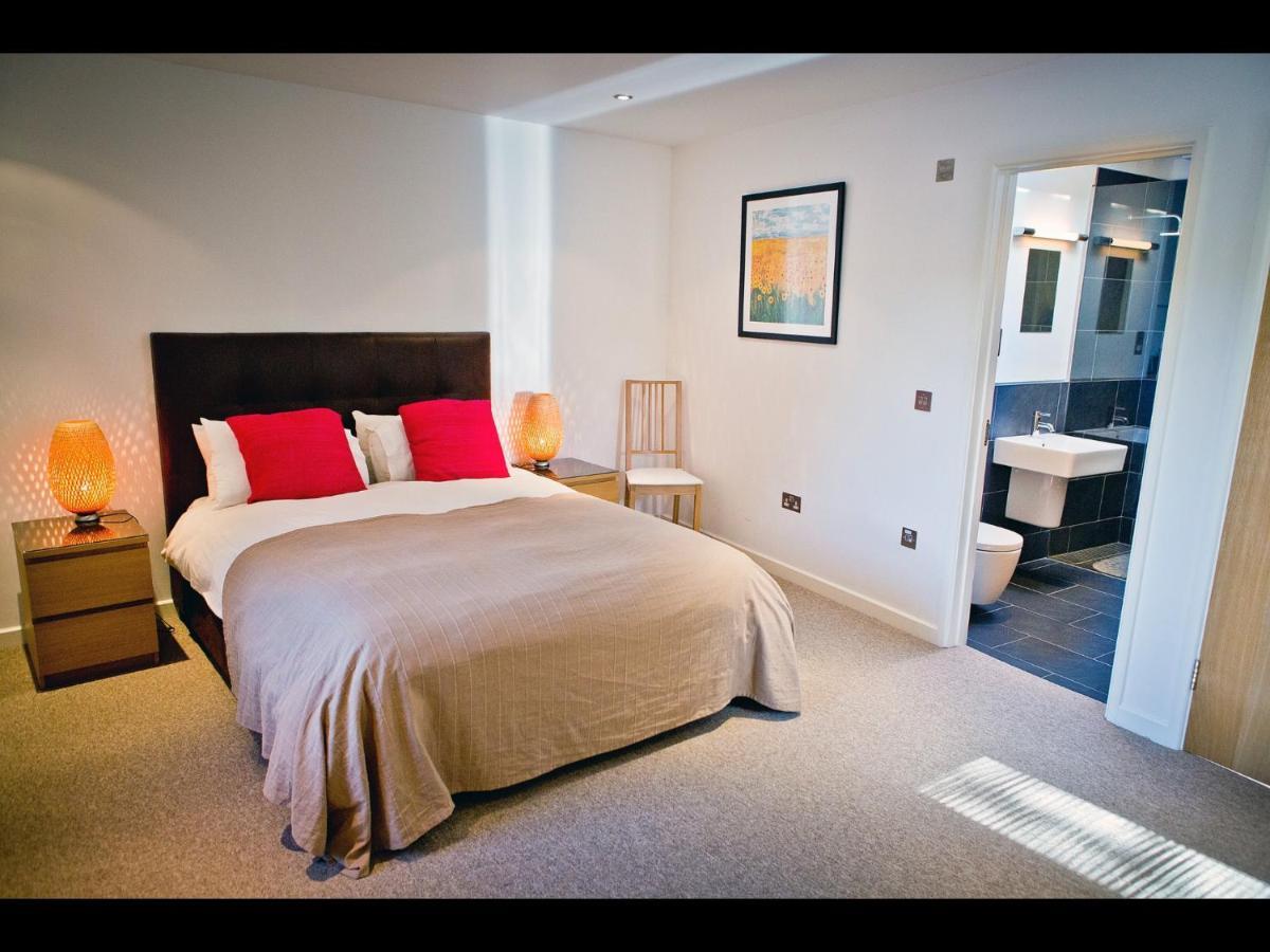 Отель The Cedars Bathford Экстерьер фото