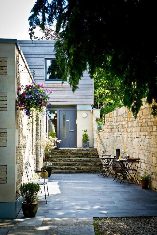 Отель The Cedars Bathford Экстерьер фото