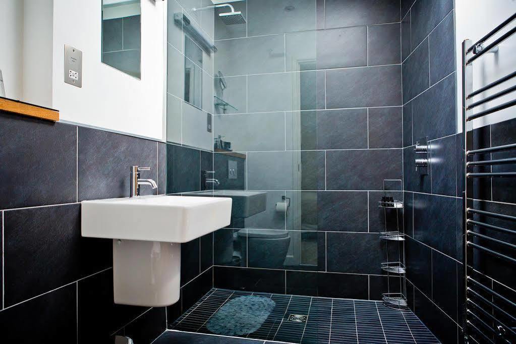 Отель The Cedars Bathford Экстерьер фото