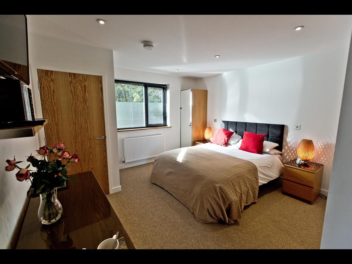 Отель The Cedars Bathford Экстерьер фото